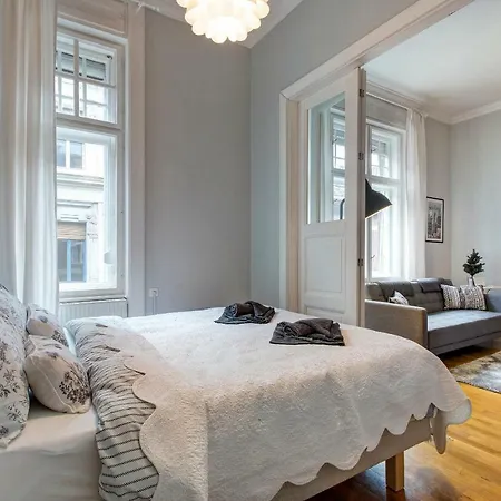 Alma'S Romantic Getaway Budapest Exterior photo